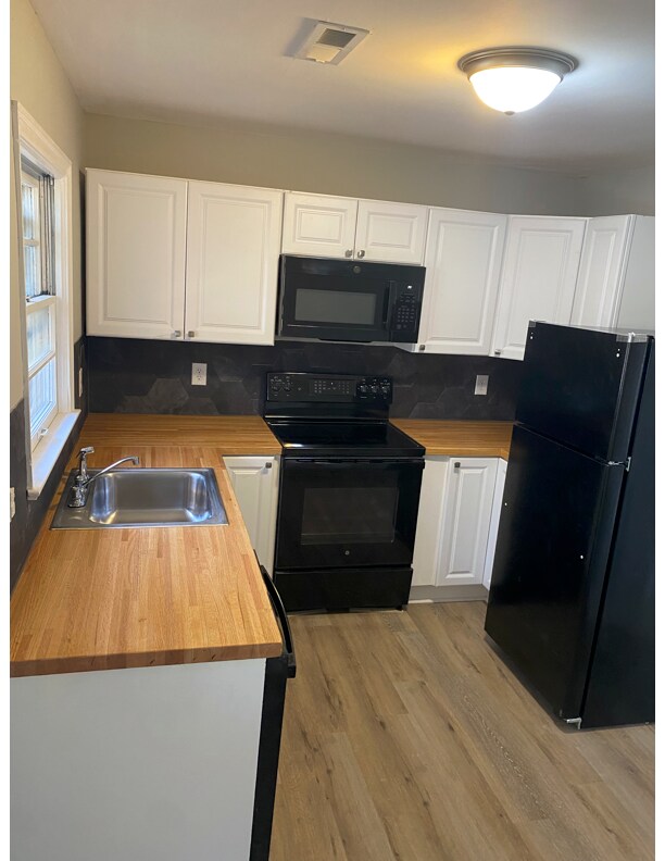 Building Photo - 3720 Manor Dr