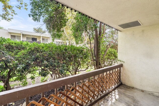Building Photo - Upgraded Condo with Two Master Suites!!!