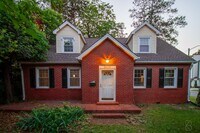 Building Photo - Prime location & Space!