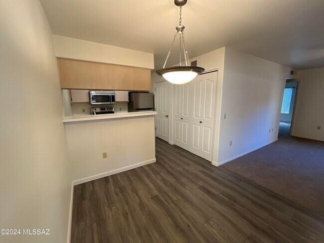 Building Photo - 5751 N Kolb Rd