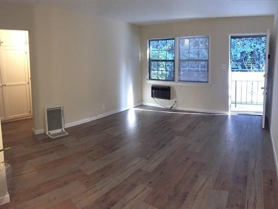 Building Photo - 124 N Maple St