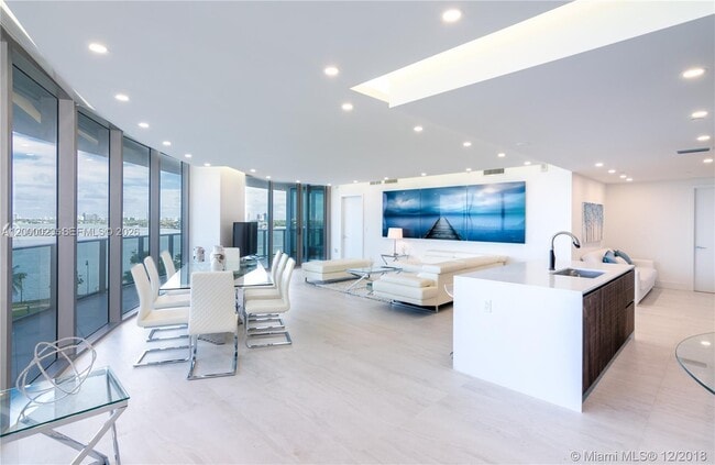 Building Photo - 488 NE 18th St