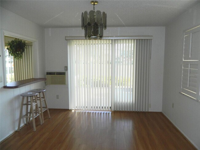 Building Photo - Home on the golf course