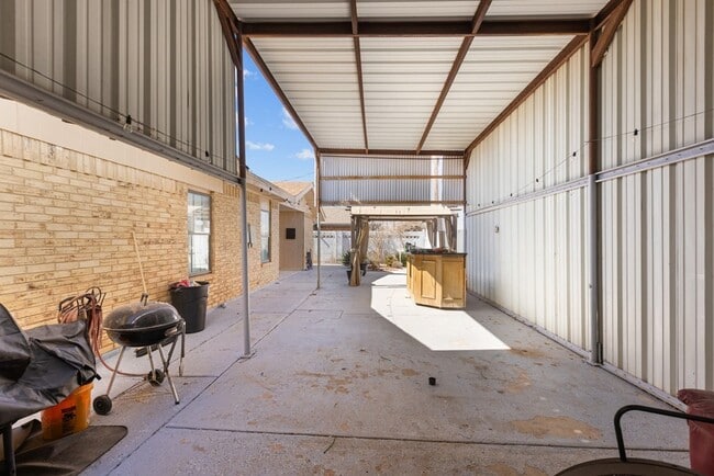 Building Photo - 1905 56th St