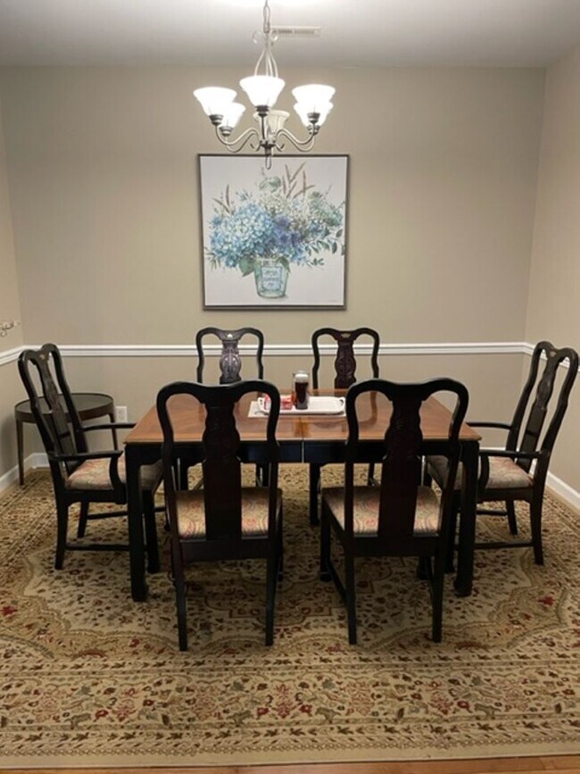 Building Photo - Pet-Friendly! Fantastic south charlotte location just minutes to everything!