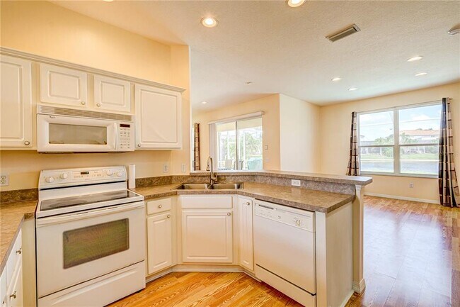 Building Photo - 5621 52nd Ave W