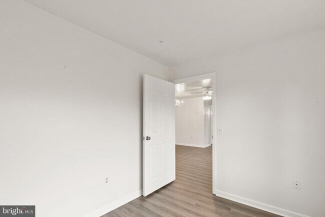 Building Photo - 1310 Sheridan Pl