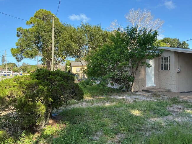 Building Photo - 2605 Ave F