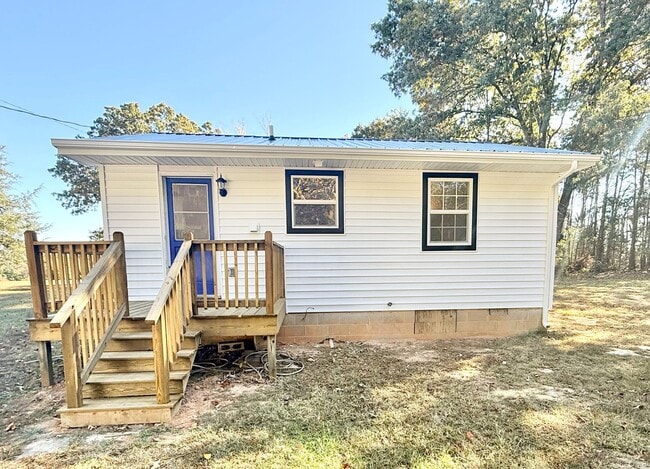 Building Photo - Updated 2-bedroom home close to Farmville