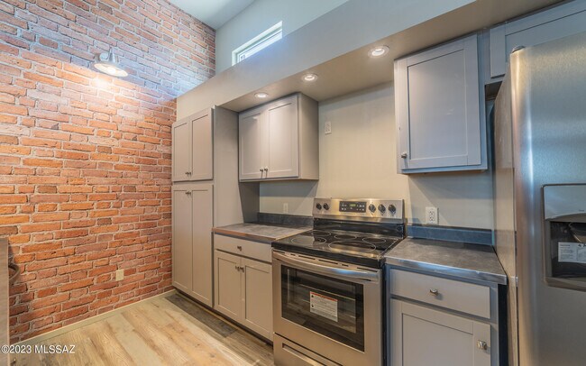 Building Photo - 3303 N Tyndall Ave