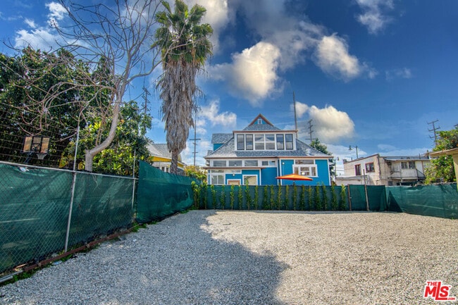 Building Photo - 2507 1st St