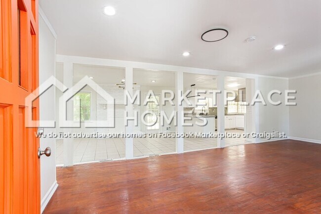 Building Photo - 4477 Glenhaven Dr