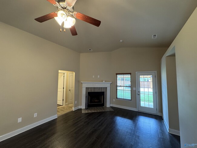 Building Photo - 2467 Bell Manor Dr SW