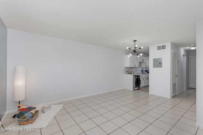 Building Photo - 1734 Avocado Ave