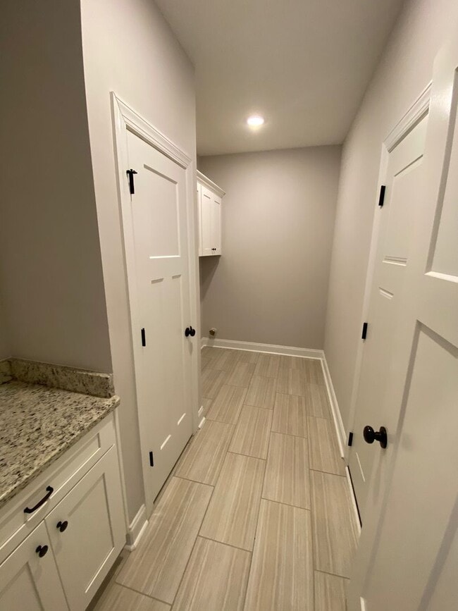 Building Photo - 109 Cascades Ct