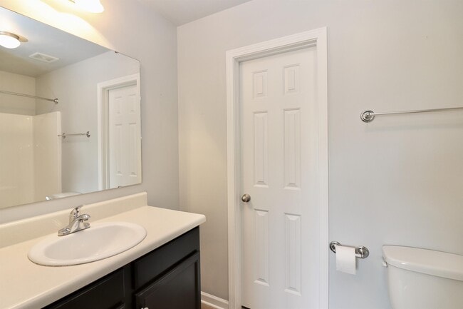 Building Photo - 198 Collinwood Dr