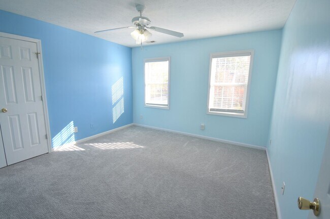 Building Photo - 3 Bedroom 2 Bath with Bonus Rooom