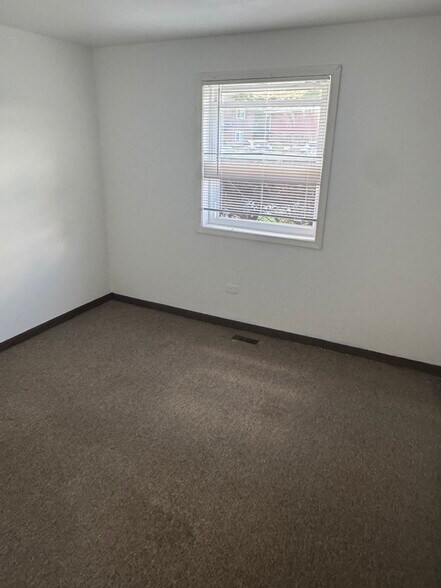 Bedroom 2 - 1521 Berg Dr