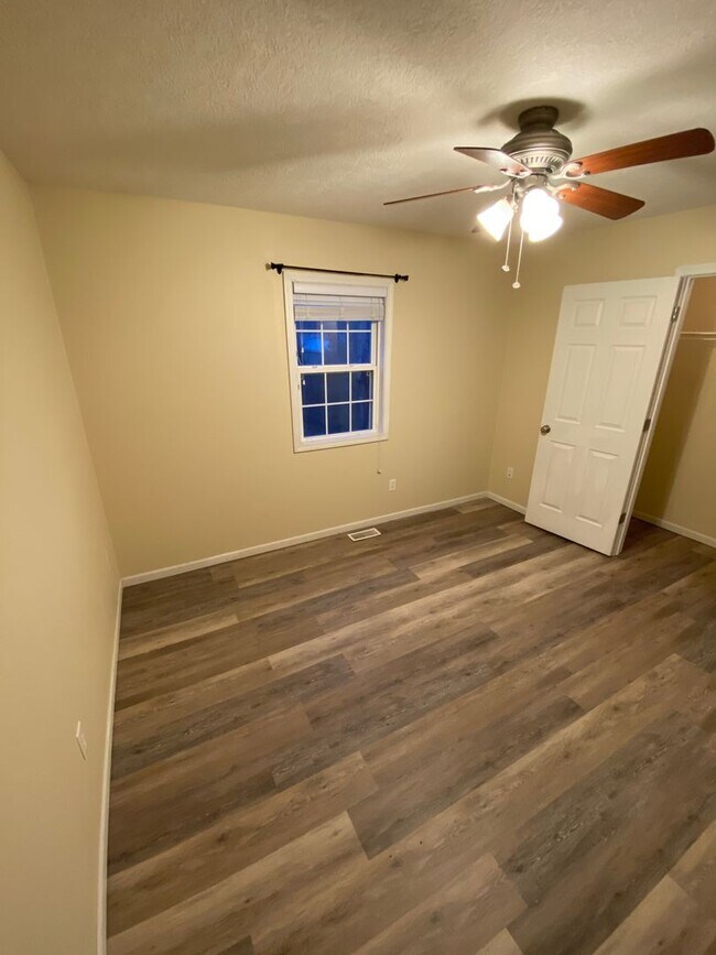 Building Photo - Available November 5, 2024! Call Watson & ...