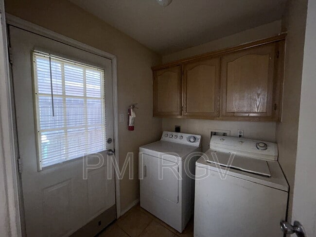 Building Photo - 1803 Douglas