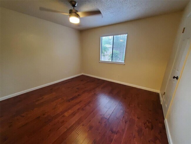 Building Photo - 1205 Doonesbury Dr