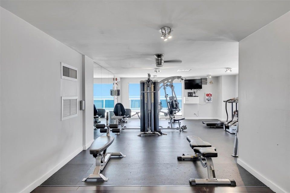 Building Photo - 2841 N Ocean Blvd