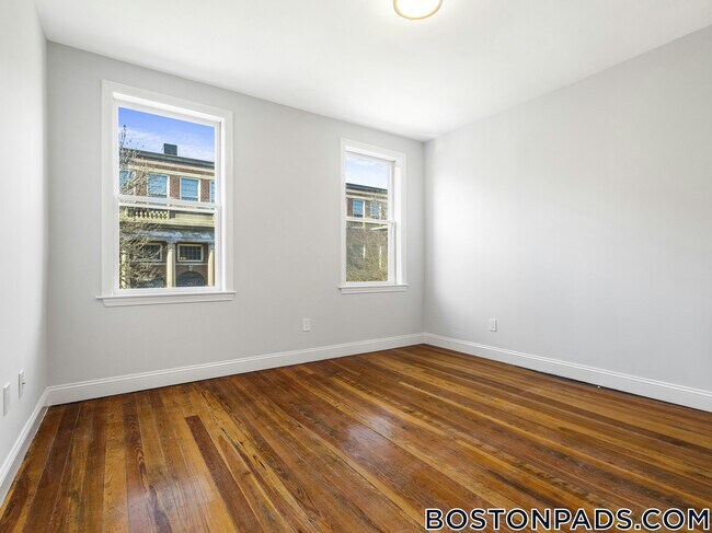 Building Photo - 131 Cottage St