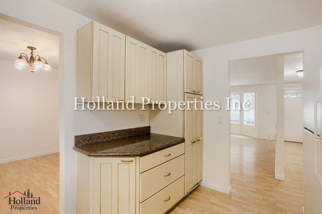 Building Photo - 13178 SW Tamera Ln