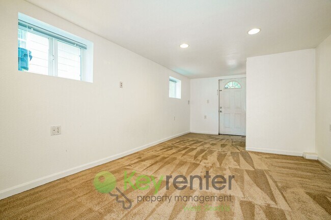 Building Photo - Bright, Versatile 4-Bedroom with Bonus Roo...