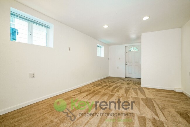 Building Photo - Spacious 4-Bedroom Seattle Home with Bonus...