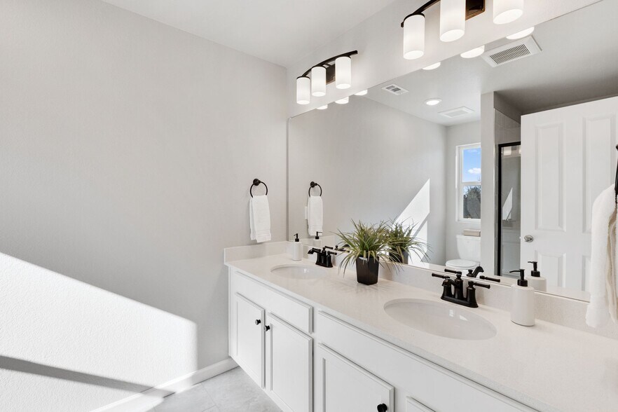 Building Photo - 1440 Coral Pl