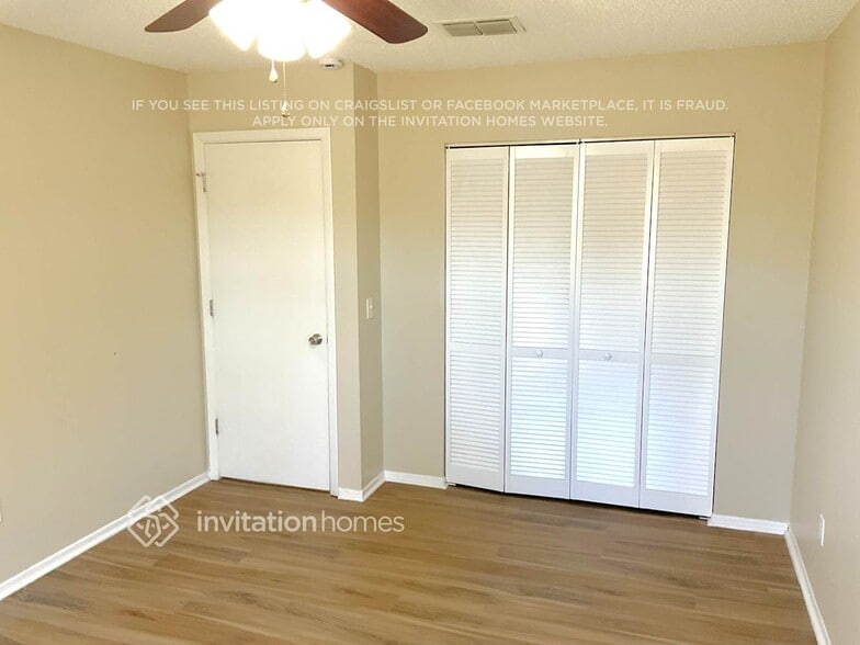 Building Photo - 806 Tappen Ct NE