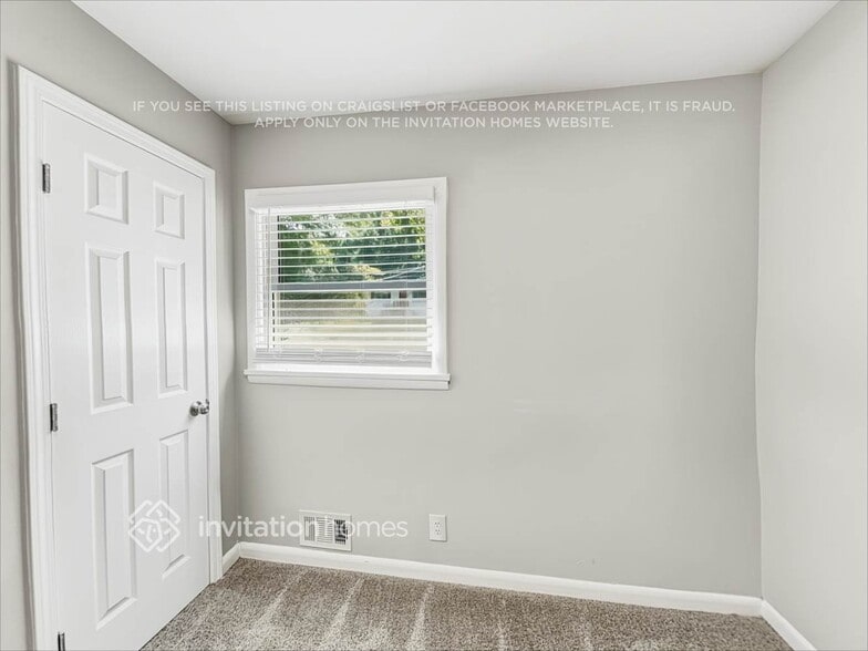 Building Photo - 544 Oakside Dr SW