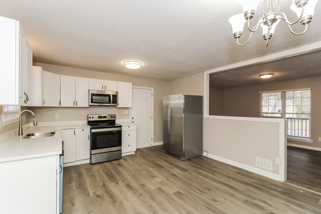 Building Photo - 6492 Meadowlark Dr