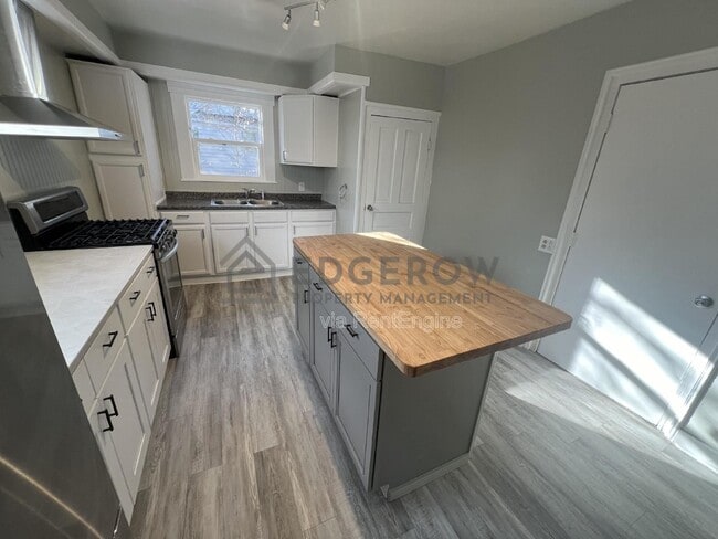 Building Photo - 50 Mathews Ct NE