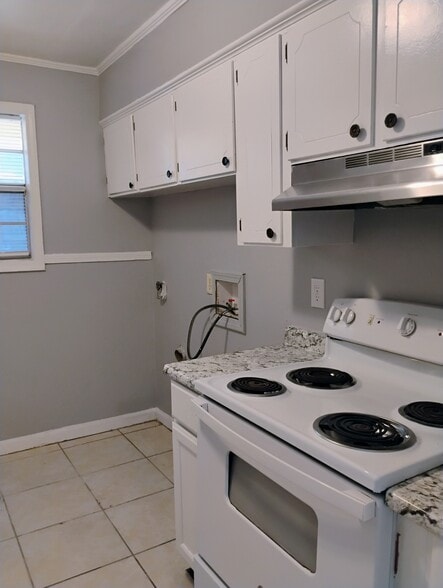 Building Photo - 832 Holt Dr