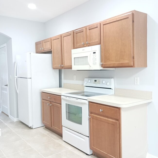 Building Photo - 2410 SE Santos Dr