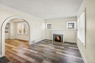 Building Photo - Beautiful 2 Bedroom 1 Bathroom house in Kansas City!