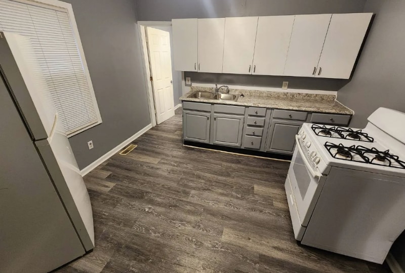 Building Photo - 15786 Mandalay Ave