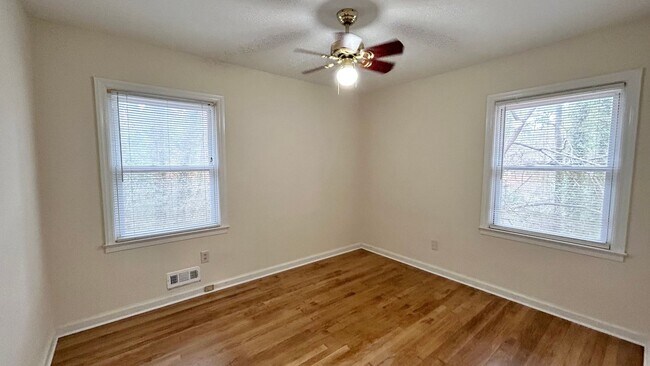 Building Photo - 1476 Lively Ridge Rd NE