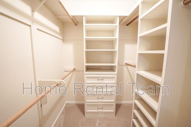 Building Photo - 803 Kings Rd