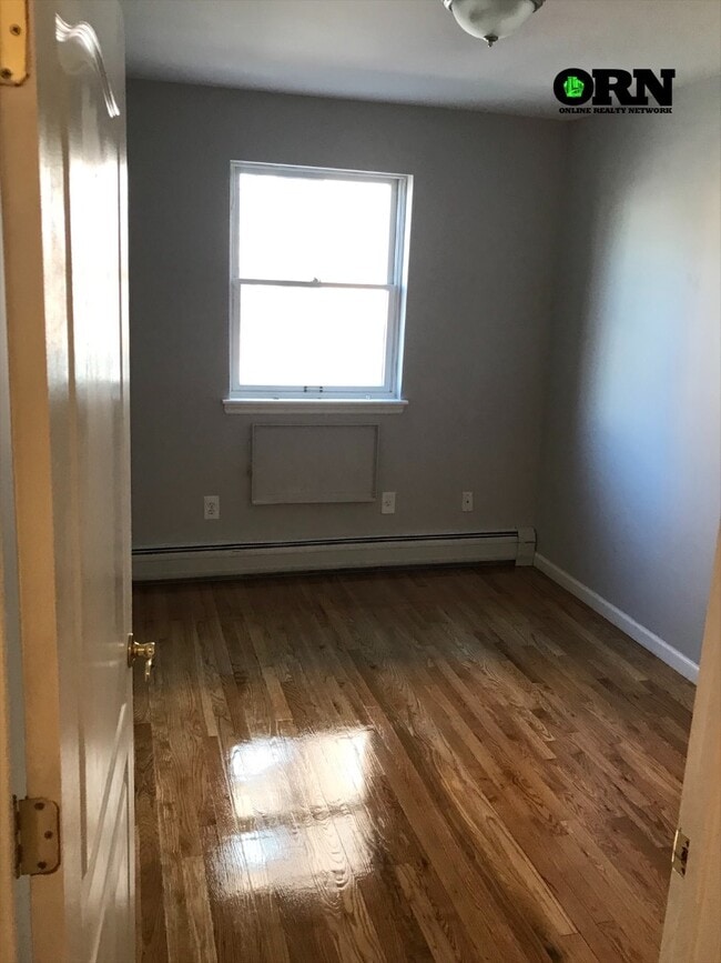 Building Photo - 2355 E 13th St