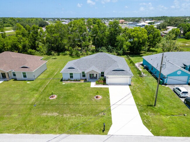 Building Photo - 5797 NW Coosa Dr