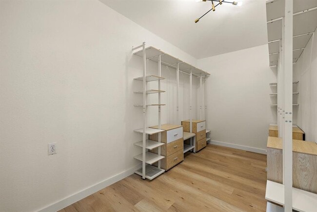 Building Photo - 3817 Tailfeather Dr
