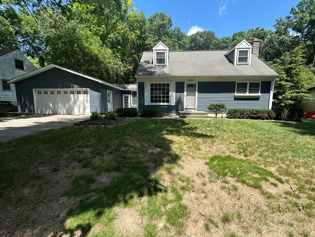 Building Photo - 4 bedroom home in Lowell Schools!