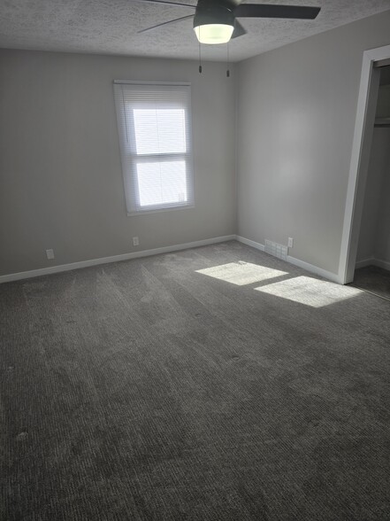 Master Bedroom - 4923 Robin Drive