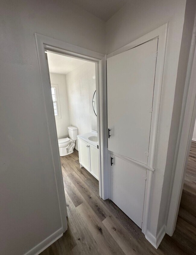 Building Photo - Cozy Contemporary Cottage – Charming 3-Bed...