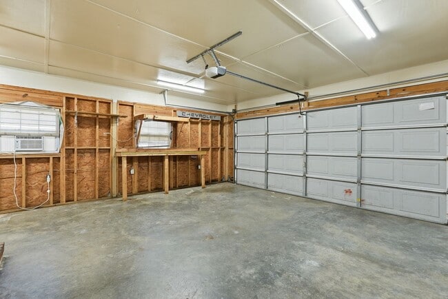 Building Photo - Ranch Home on Wilmington Island For Lease!