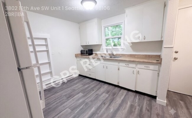 Building Photo - 3802 19th Ave SW