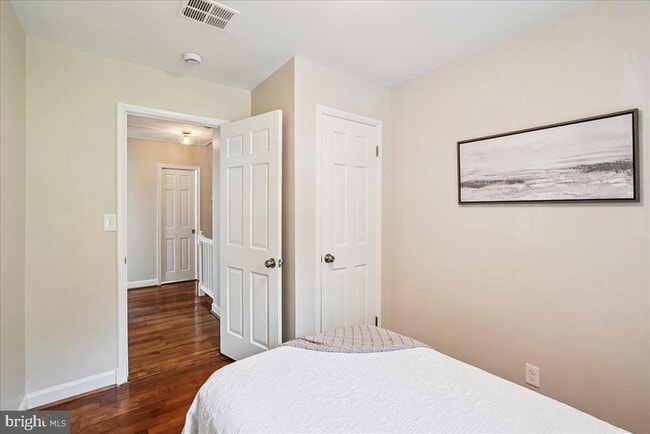 Building Photo - 4642 31st Rd S